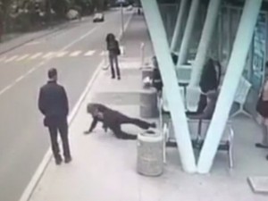 3 години затвор заради шут по невинна баба
 