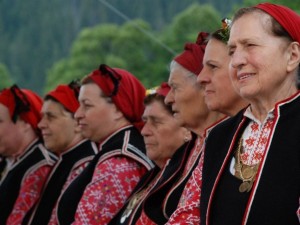 Посрещаме евроделегатите с Бистришките баби
 
 