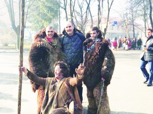 Цветанов гони злите сили за ЧНГ на кукерско хоро