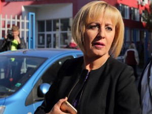 Мая Манолова да ни спаси от КЕВР

 
