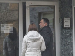 Юксел хукна по болници