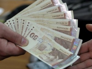 Минималната заплата става 510 лева