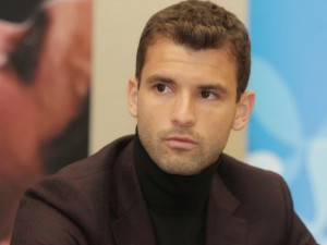 Комшии гледат бабата на Гришо
 