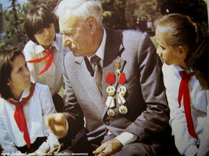 Какво символизираше пионерската връзка