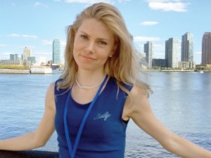 Деси Банова да дава уроци как се става богаташка любовница
 