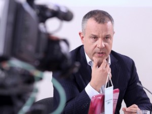 Средният пръст на "гада" Кошлуков – мега, хипер, ултра скандал
 