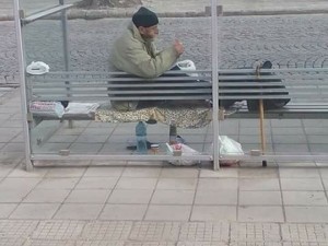 Физикът дядо Асен живее на автобусна спирка