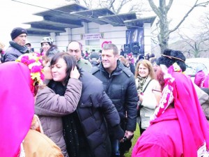 Подариха суджук на Нинова