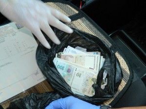 Баба хвърли 22 бона на „полицейски инспектор”
