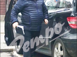 Мамалев кръшка на жена си с месарка