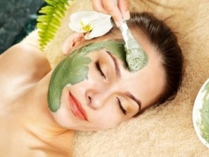 10 години по-млади с пролетна маска