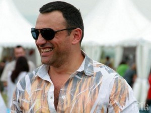 Голямата любов на Юксел му изневерила с приятел
 