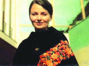 Кърлежи и змии превзеха гроба на Коканова