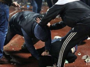 Пребиха до смърт мъж с колове и тръби
