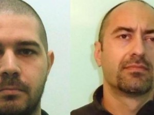 Избягалите затворници въоръжени и опасни
