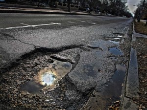 В България има растеж – на дупките и корупцията