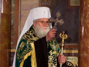 Патриарх Неофит се подобрява