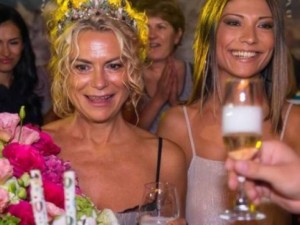 Жената на Халваджиян да не плюе по селяндурите
 