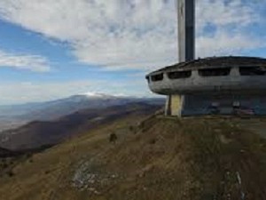 Полиция варди чинията на Бузлуджа