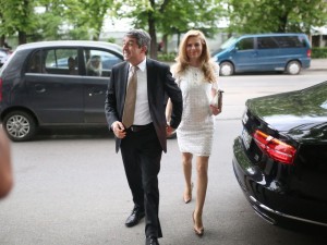 Деси Банова с 500 бона за бебето на Плевнелиев