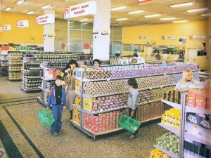 Соцпарадокс! Магазините празни, хладилниците - пълни
