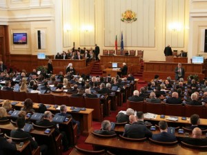 Глас от народа: Властта да си намали заплатите на 2800 лв.
 