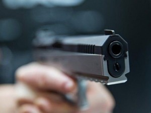 Докторът, вилнял в болница с пистолет, бил освидетелстван