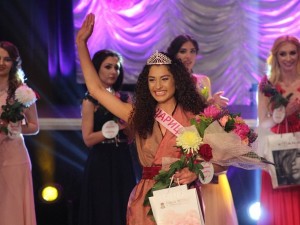 18-годишна стана Царица Роза