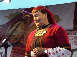 Валя Балканска подгони с точилка "ало" измамник
