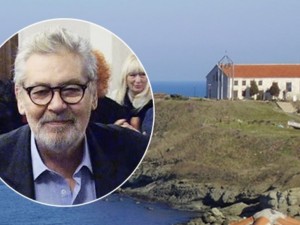 Ламбо с прислужница на море