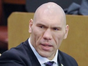 Руски депутат разби телевизора си с брадва на мача с Уругвай 
 