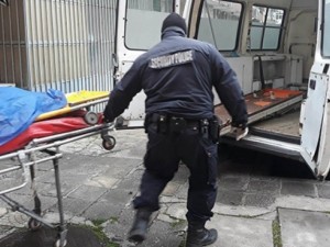 Млад мъж умря мистериозно в дома си