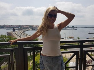 Гала си сложи силикон на 51 години