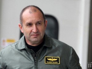 Радев да докаже, че е мъж на честта и да спаси държавата от омертата "Домусчиев"