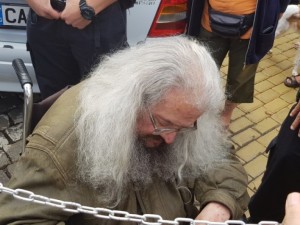 На Босия цървулите и фарсът на гладуващите