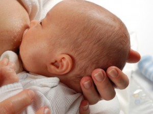 Излекувана от рак роди здраво бебе
