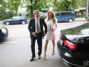 Ремонтират Деси Банова