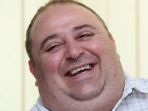 Бащата на Любо Нейков гледа домати гиганти
 