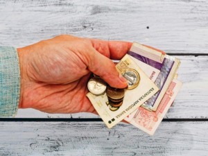Пенсиите нагоре с 3,8%, минималната - 207,60 лв.
 