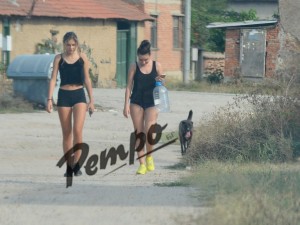 Дъщерята на Румен Радев отиде на село да теши дядо си
 