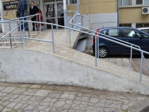 Строят рампи за инвалидите за 1 милион
