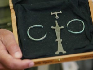 Бронзови кръстове и накити изкопаха от Перперикон