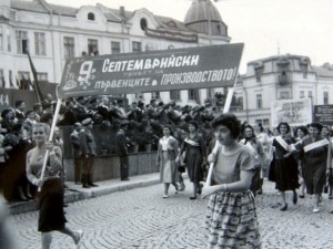 Манифестациите за Девети бяха фалш и натегачество
 