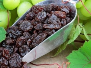 Стафиди и чесън при кокоши трън