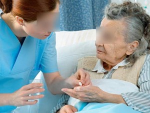 Фалшиви медсестри лекуват по домовете