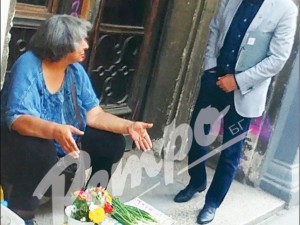 Волен Сидеров ухажва Деница с домашни букети
 
