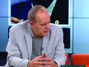 Андрей Райчев се боядисва

 
