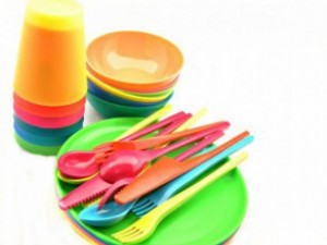 Забраняват пластмасовата посуда