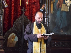 Варненски отец спасява наркомани с молитви