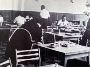 Учехме и се лекувахме безплатно, ядяхме месо три пъти на ден